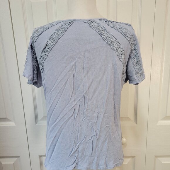 Sky Blue Floral Crochet Eyelet Button Accent Neckline Short Sleeve Top sz S EUC - Picture 3 of 6